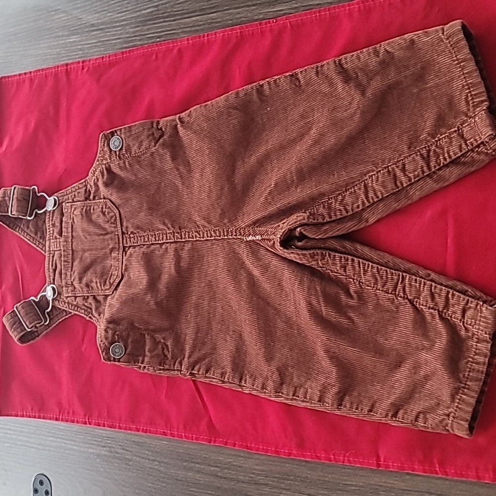 Pre-Owned Carter’s Brown Corduroy Bib Overalls-Cozy and Stylish (Size 9 months) - Picture 3 of 9